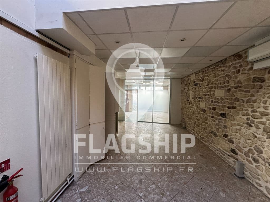Local commercial · 137 m² · Achat des murs — photo 2