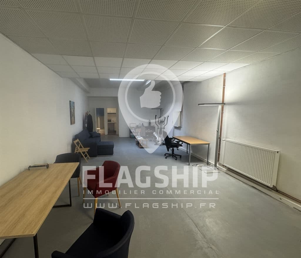 Local commercial · 82 m² · Location — photo 1