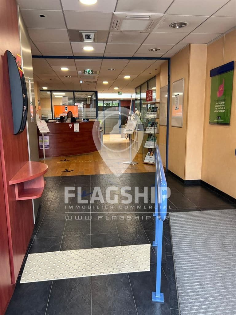 Local commercial · 580 m² · Location — photo 1