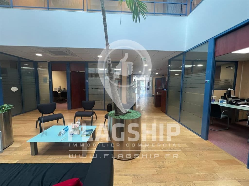 Local commercial · 580 m² · Location — photo 2