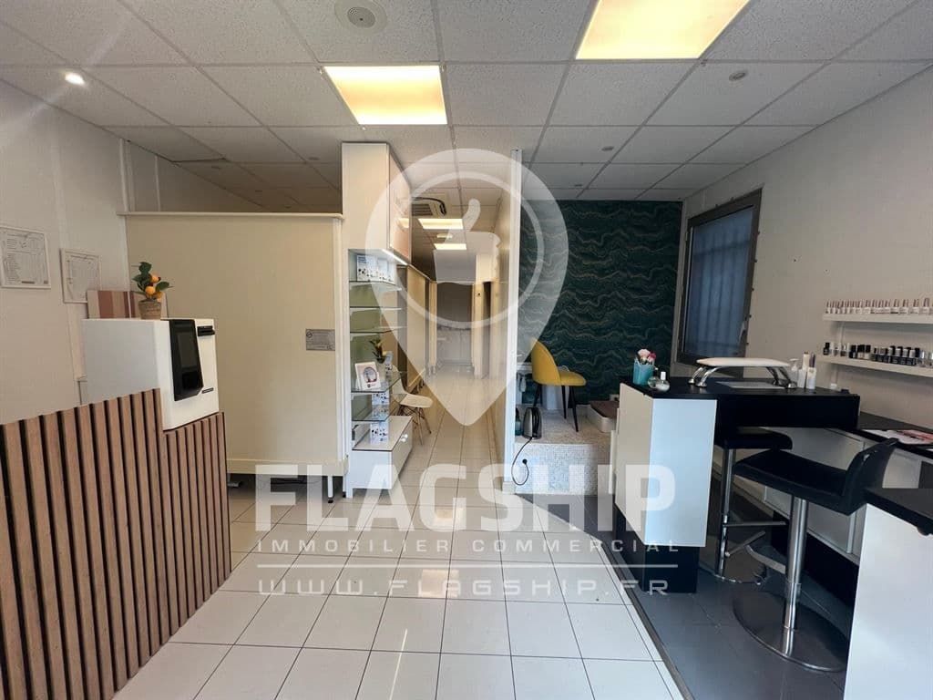 Local commercial · 55 m² · Location — photo 1