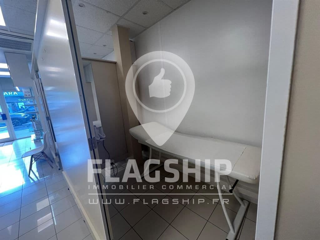 Local commercial · 55 m² · Location — photo 3