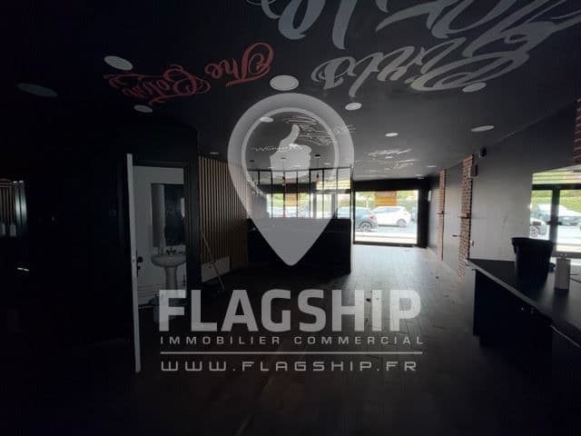 Local commercial · 84 m² · Location — photo 3