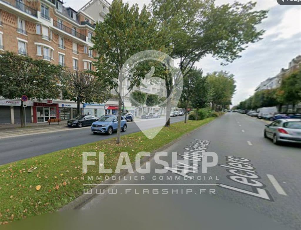 Local commercial · 151 m² · Location — photo 2