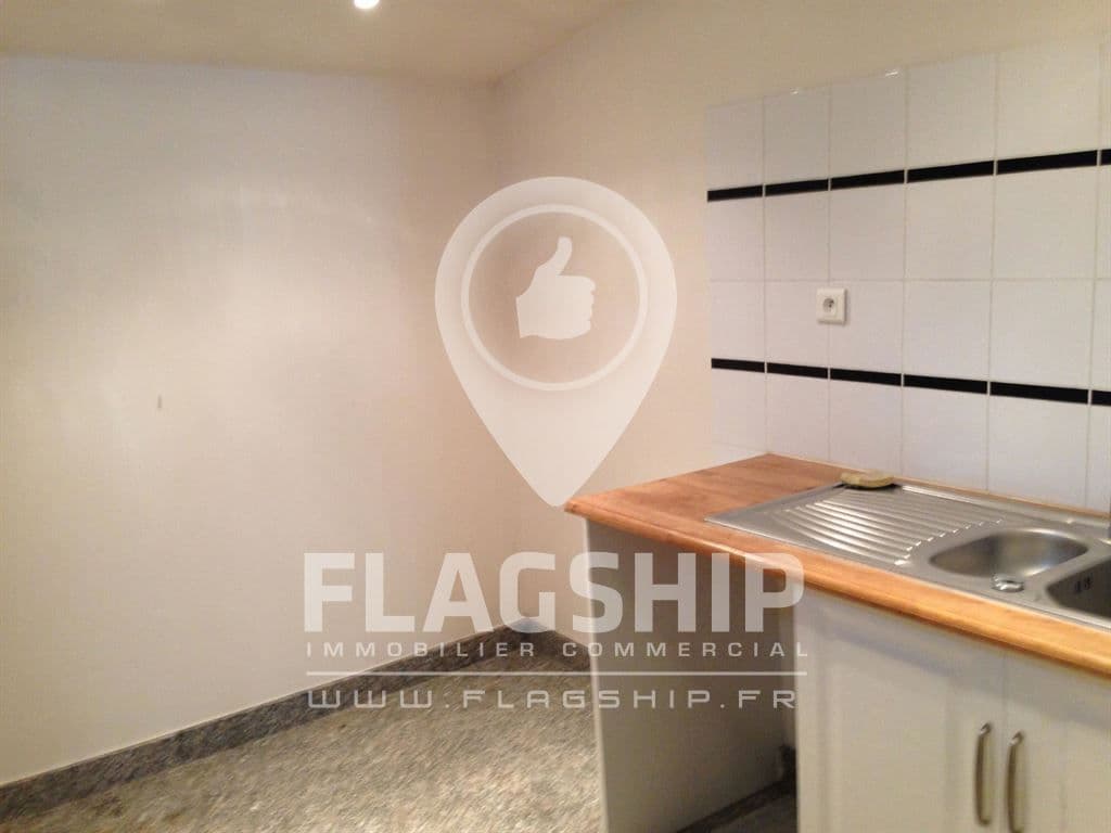 Local commercial · 113 m² · Location — photo 2