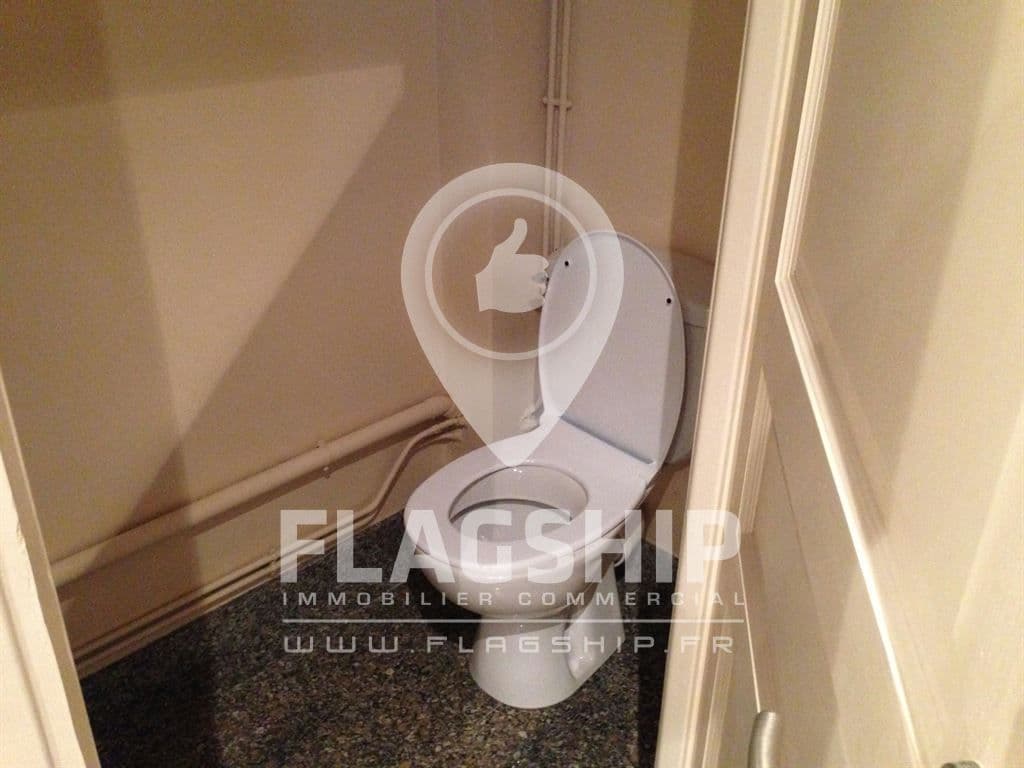 Local commercial · 113 m² · Location — photo 3