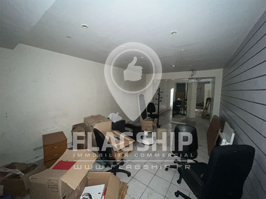Local commercial · 100 m² · Location — photo 3