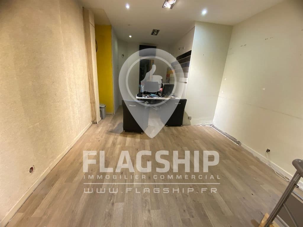 Local commercial · 42 m² · Achat des murs — photo 1