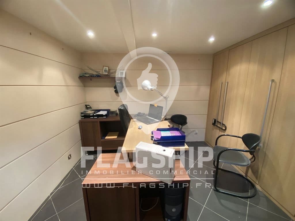 Local commercial · 42 m² · Achat des murs — photo 3
