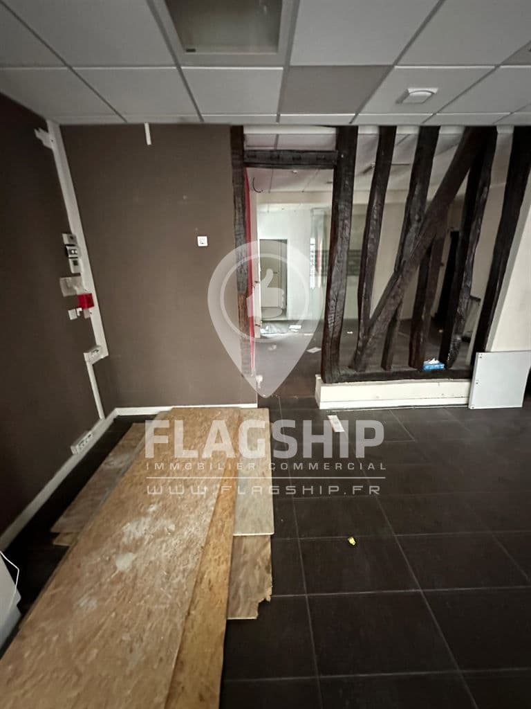 Local commercial · 150 m² · Location — photo 3