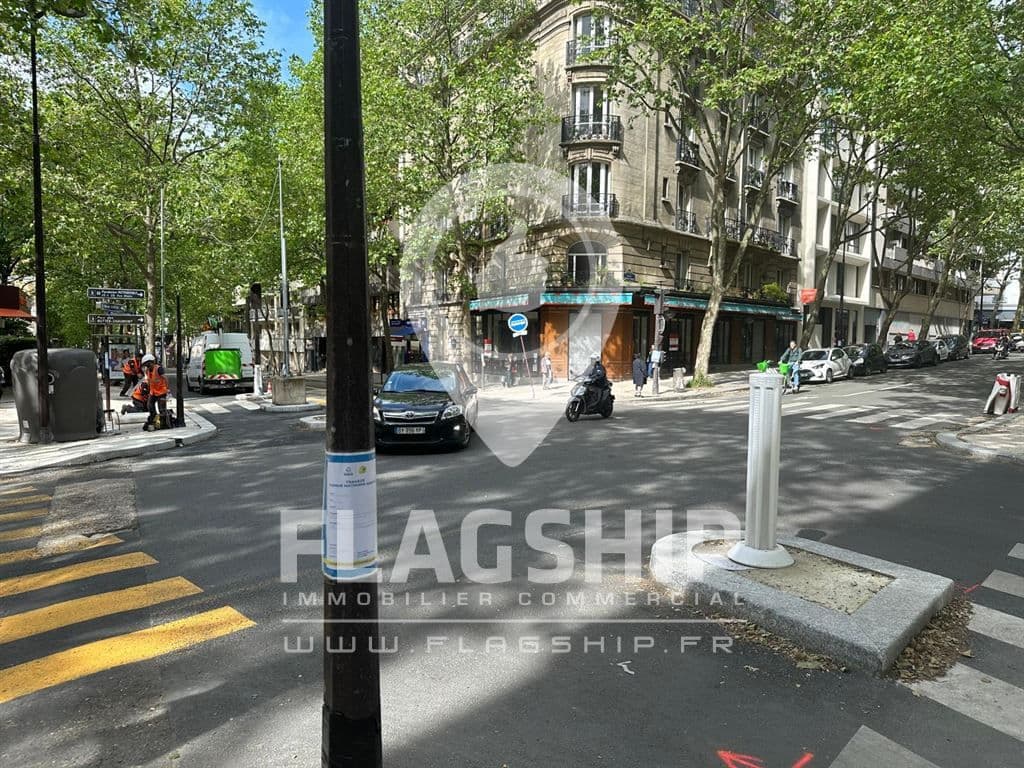 Local commercial · 29 m² · Location — photo 1