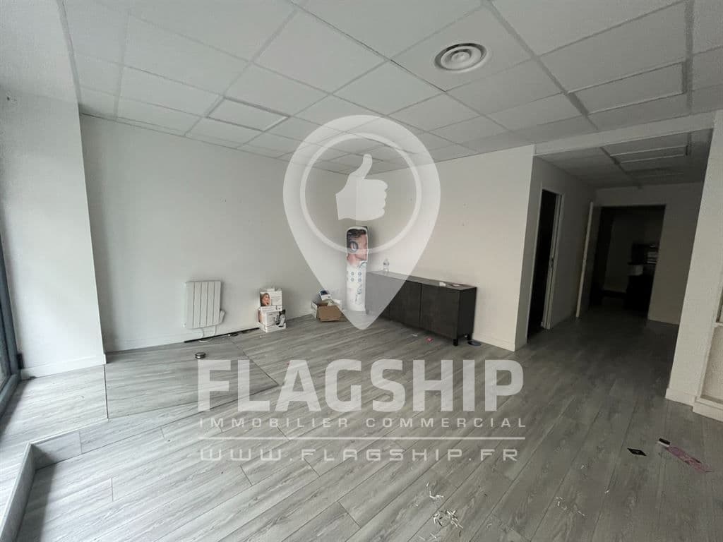 Local commercial · 65 m² · Location — photo 3