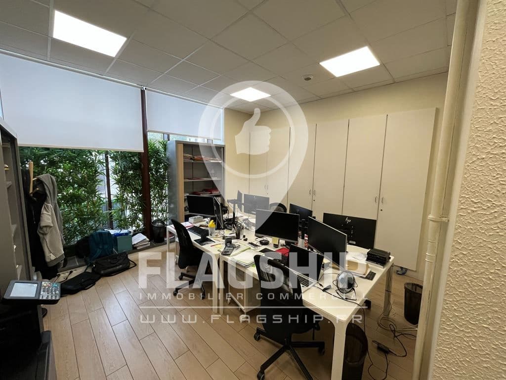 Local commercial · 73 m² · Location — photo 3