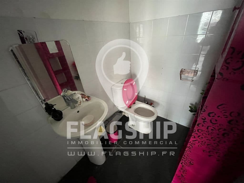 Local commercial · 65 m² · Location — photo 3