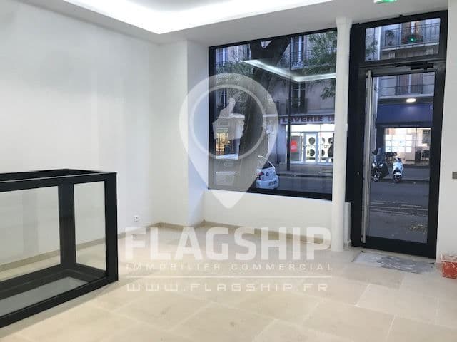Local commercial · 73 m² · Location — photo 3