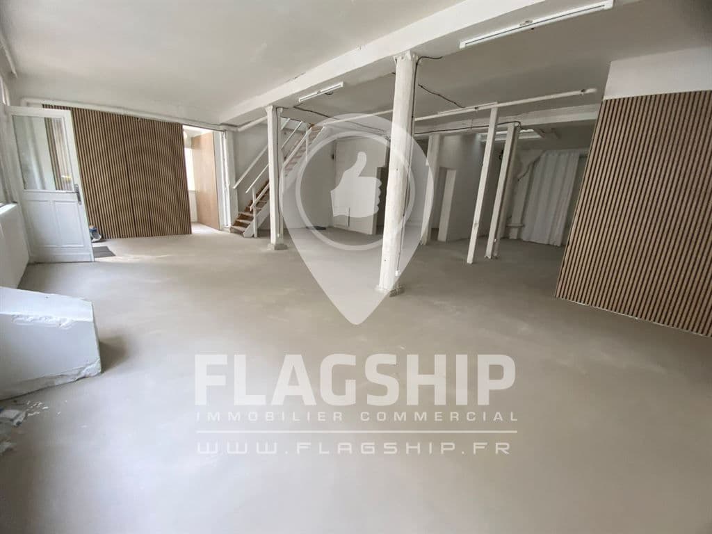Local commercial · 306 m² · Location — photo 2