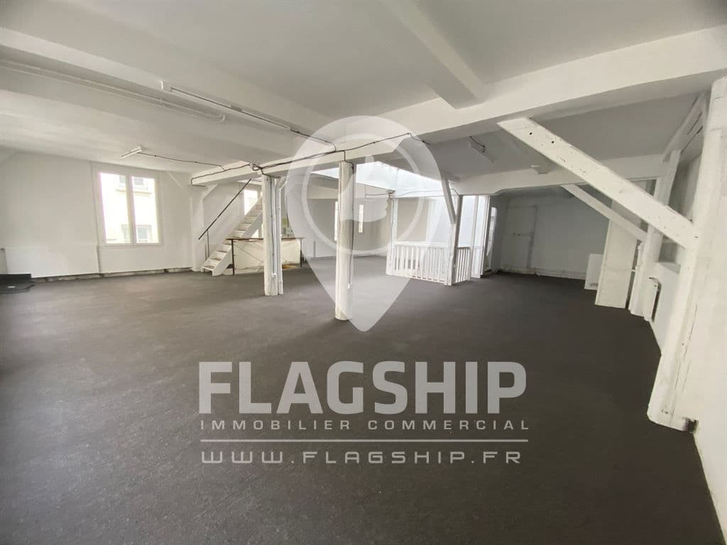 Local commercial · 306 m² · Location — photo 3