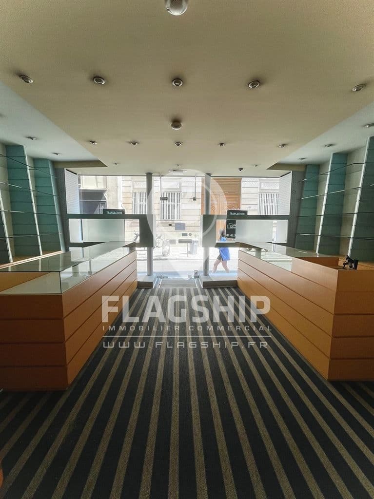 Local commercial · 112 m² · Location — photo 2