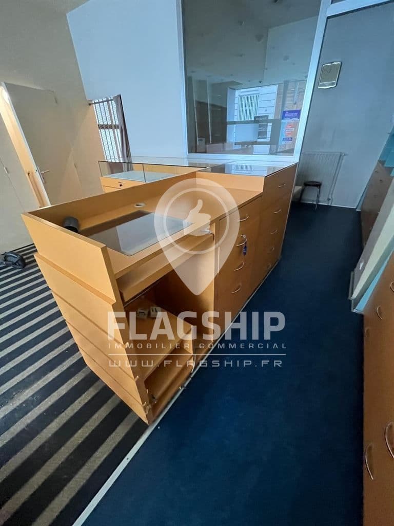 Local commercial · 112 m² · Location — photo 3