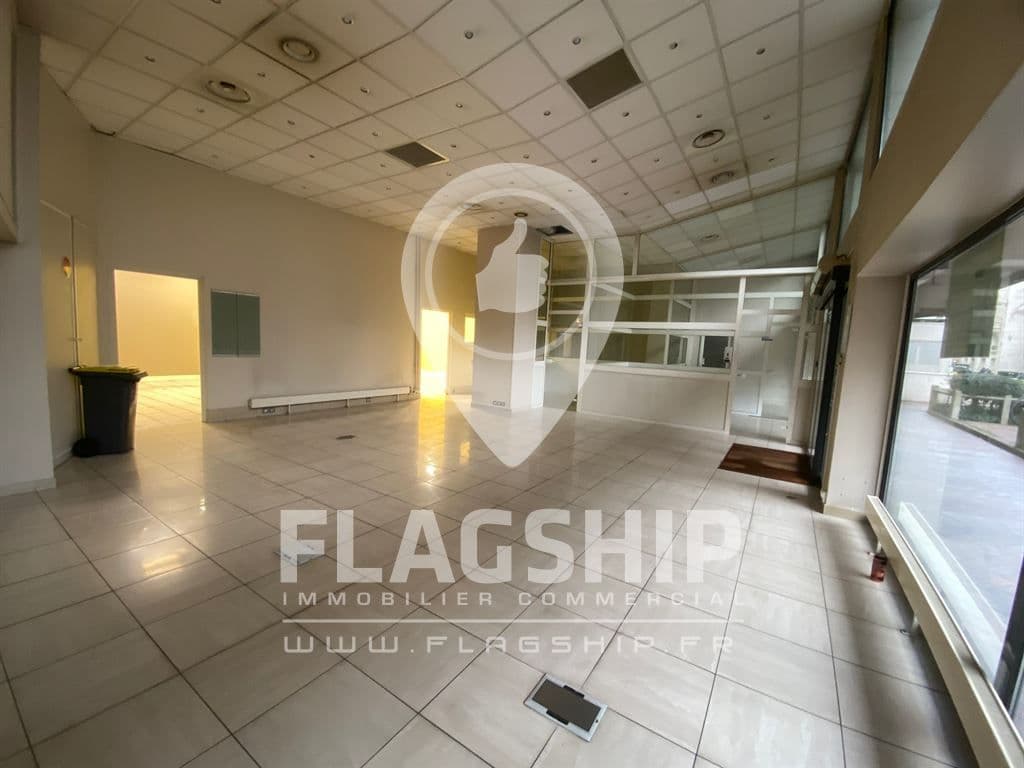Local commercial · 200 m² · Location — photo 1