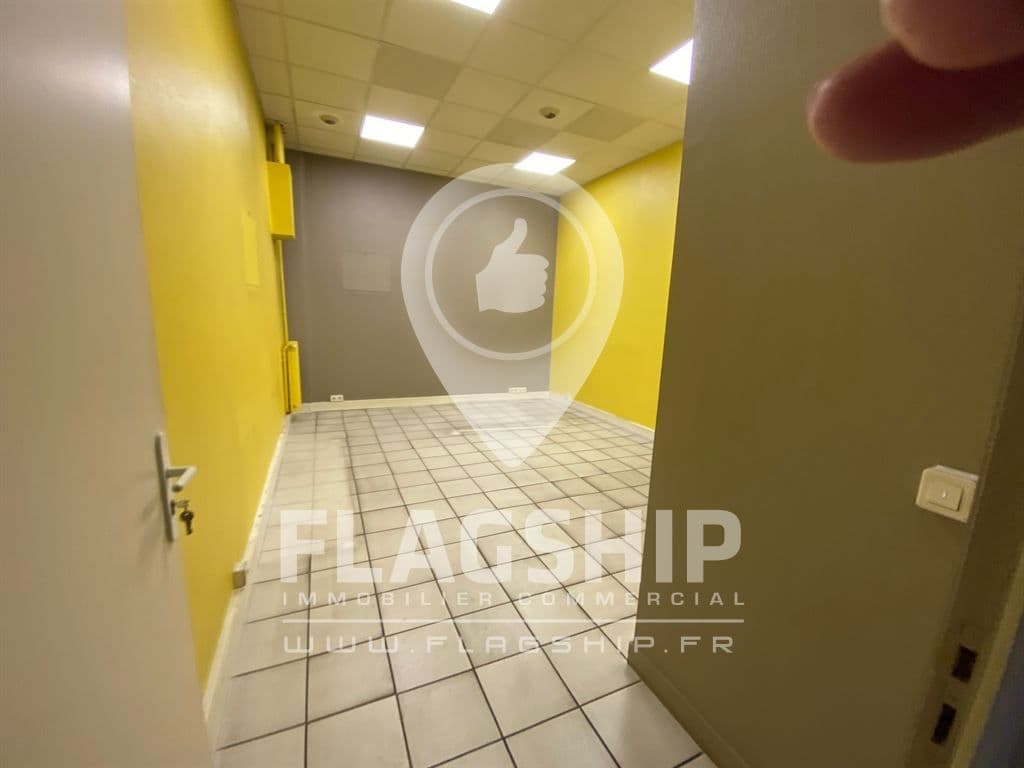 Local commercial · 200 m² · Location — photo 2