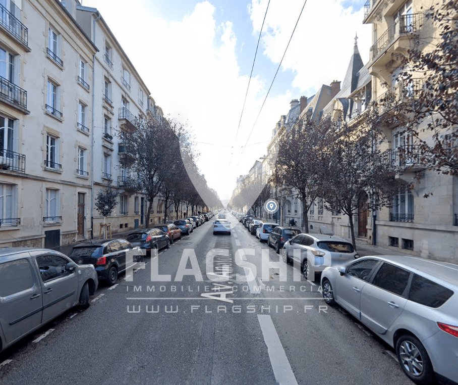 Local commercial · 351 m² · Location — photo 1