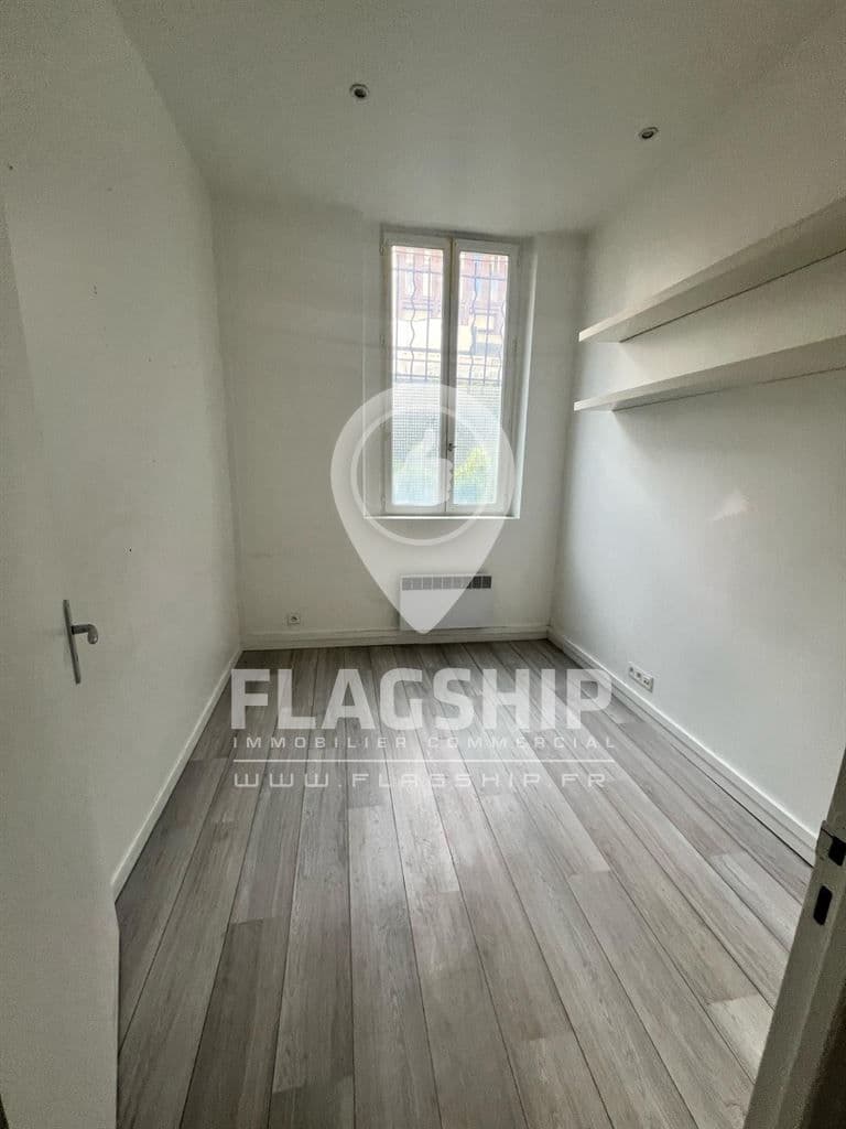 Local commercial · 48 m² · Location — photo 2