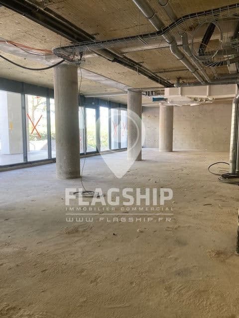 Local commercial · 162 m² · Location — photo 1
