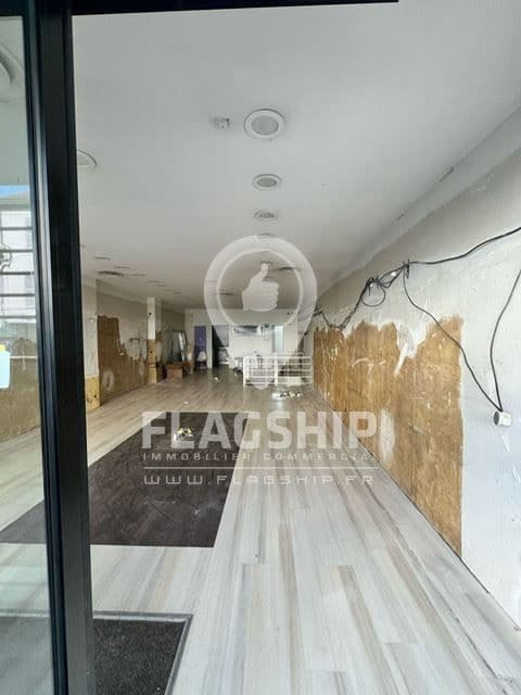 Local commercial · 152 m² · Location — photo 2