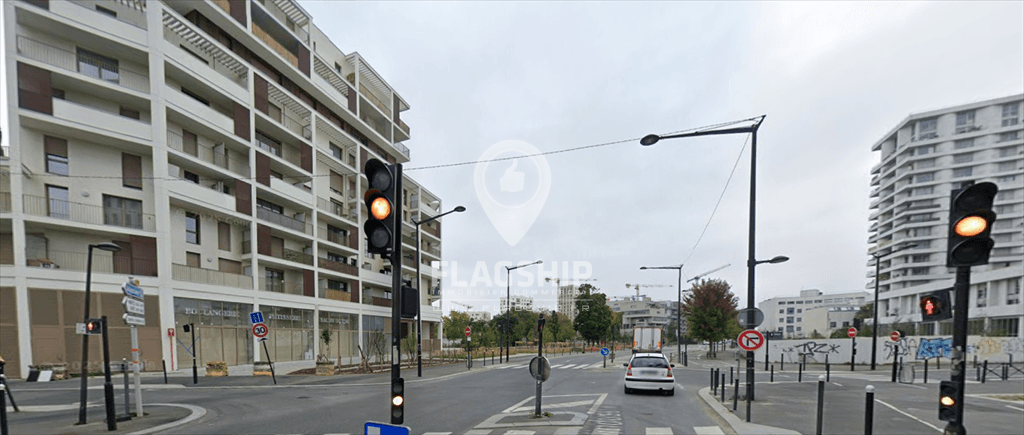 Local commercial · 152 m² · Location — photo 3
