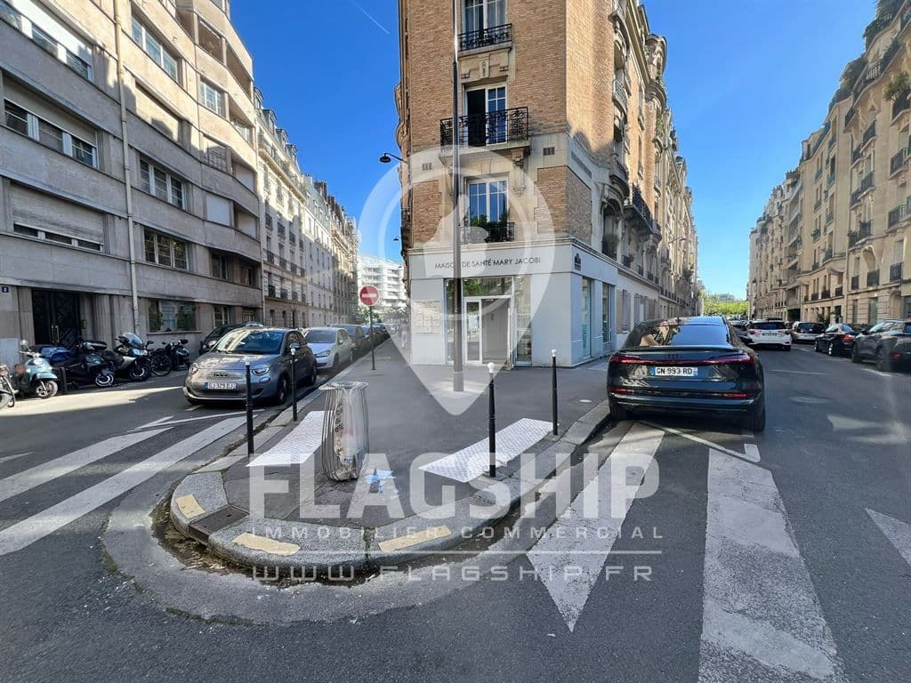 Local commercial · 106 m² · Location — photo 2