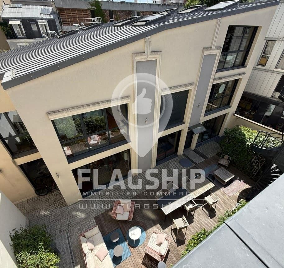 Local commercial · 374 m² · Location — photo 3