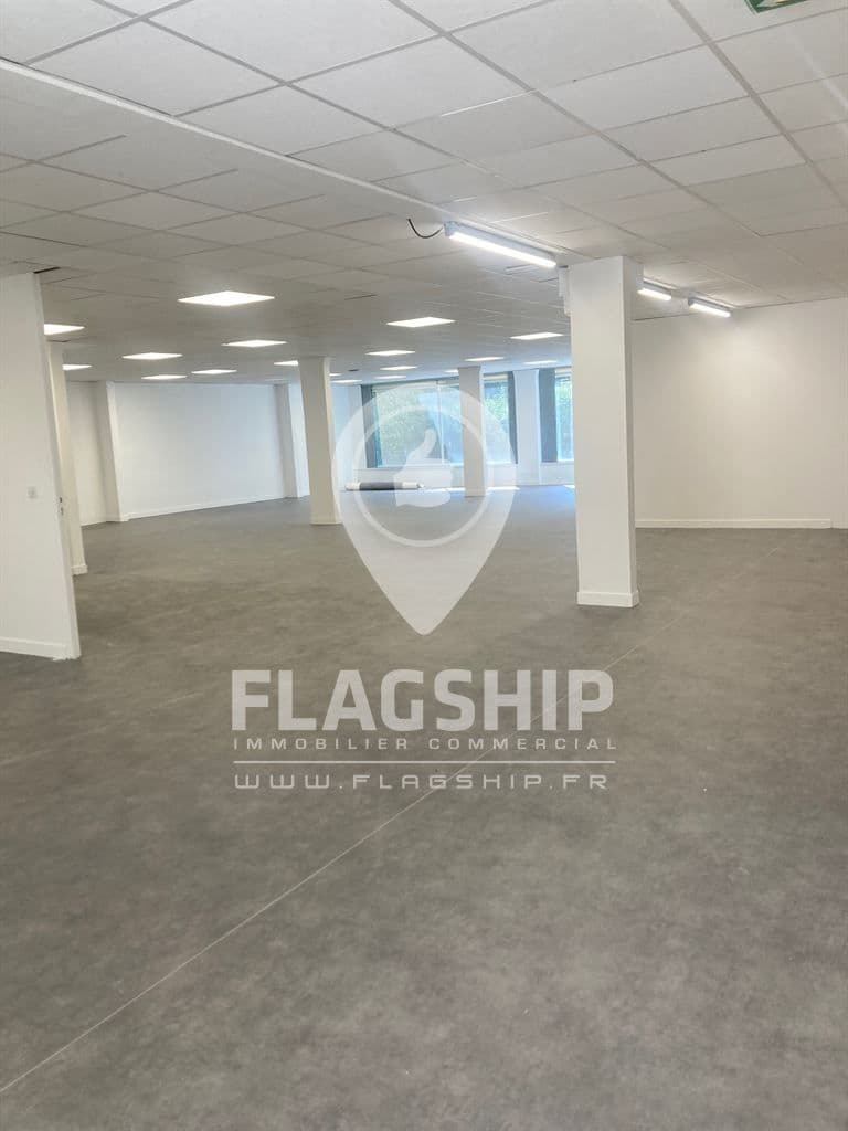 Local commercial · 275 m² · Location — photo 1