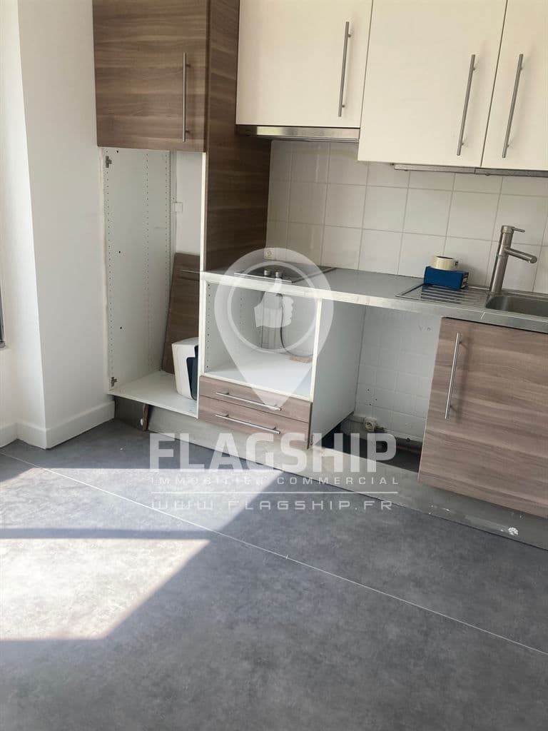 Local commercial · 275 m² · Location — photo 3