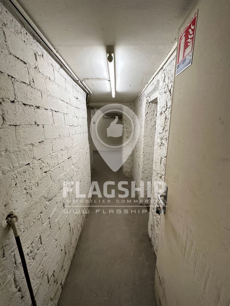 Local commercial · 43 m² · Location — photo 1