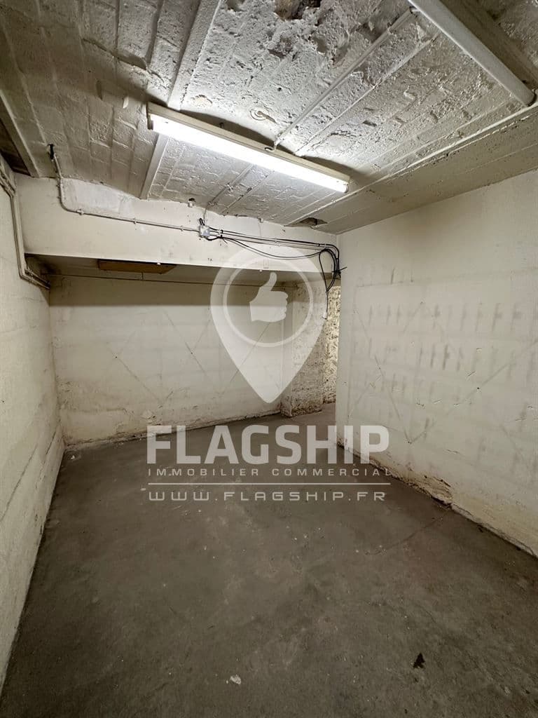 Local commercial · 43 m² · Location — photo 2