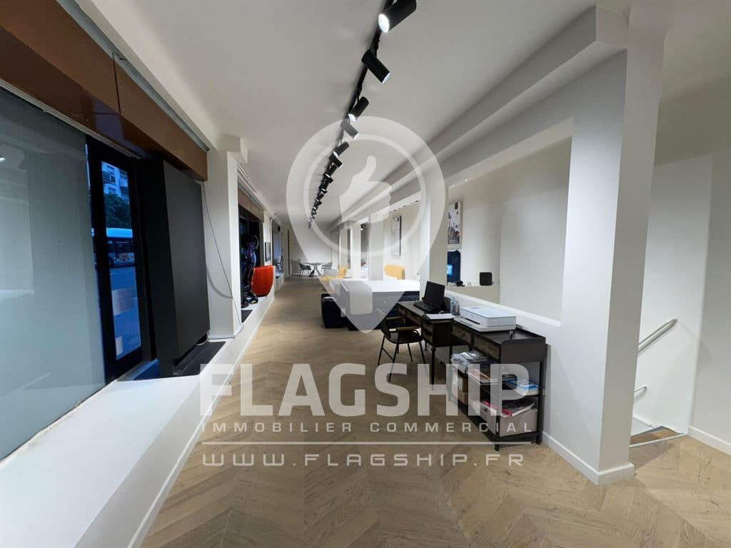 Local commercial · 121 m² · Cession de bail — photo 2