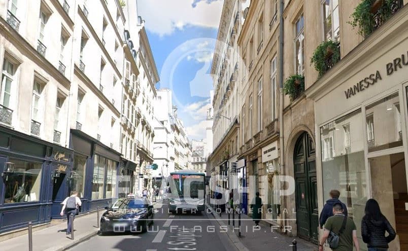 Local commercial · 70 m² · Location — photo 1