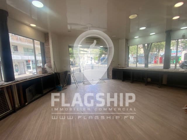 Local commercial · 225 m² · Cession de bail — photo 1