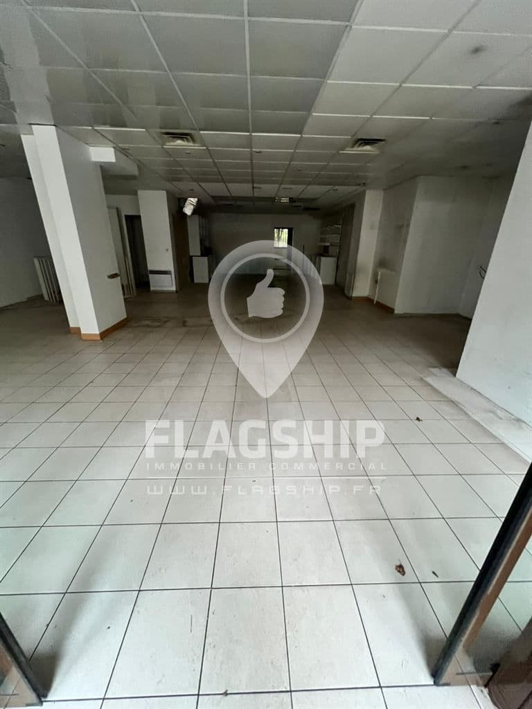 Local commercial · 176 m² · Location — photo 2