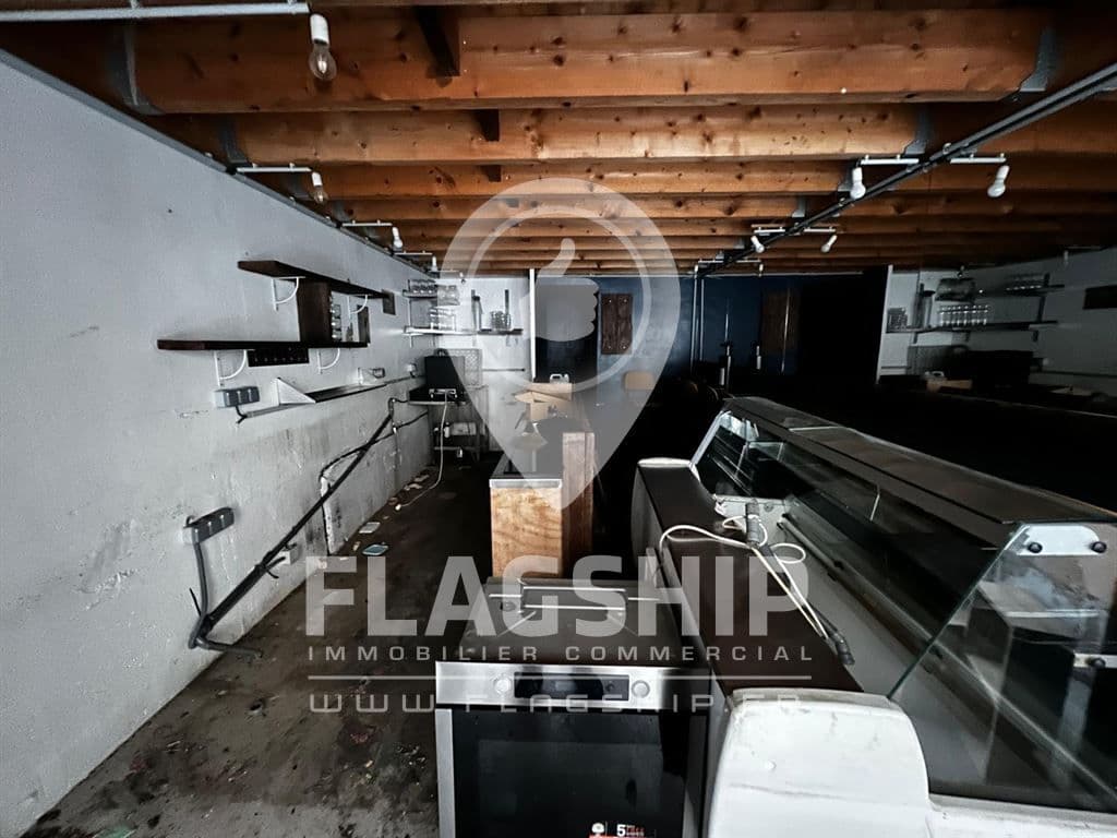 Local commercial · 54 m² · Location — photo 3