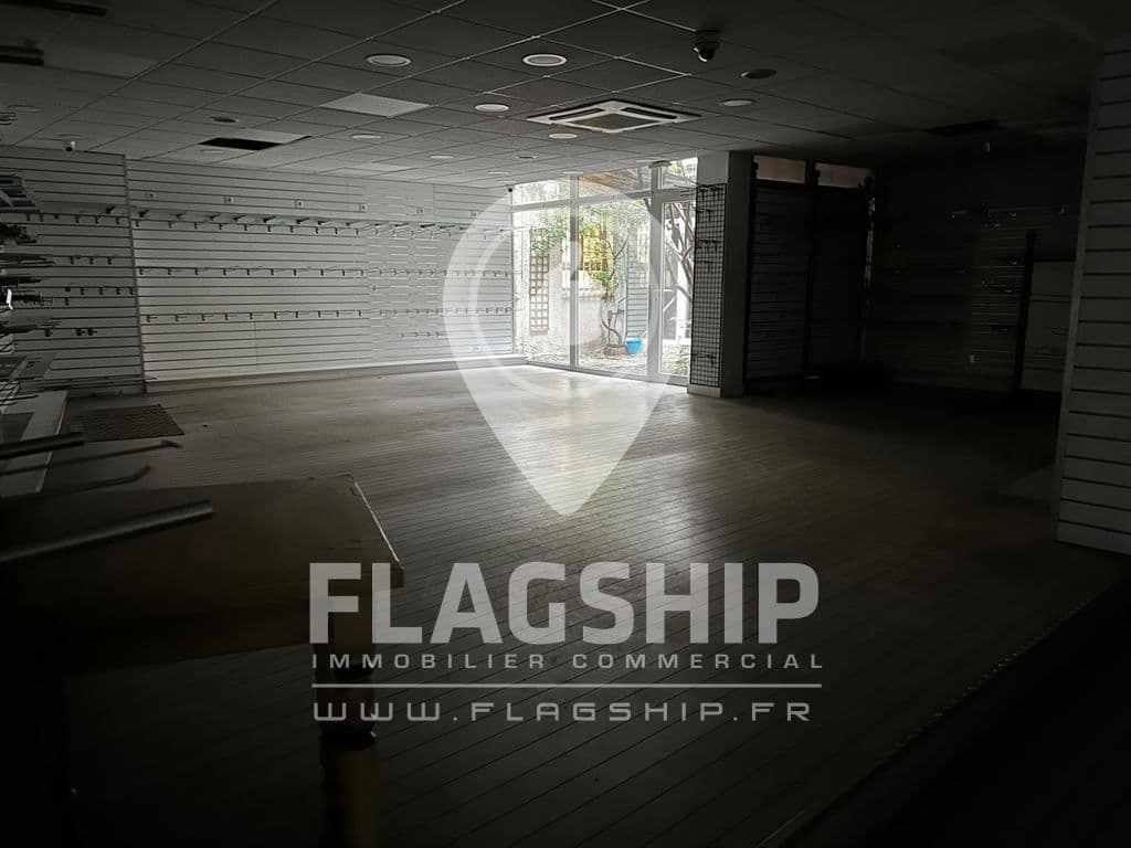 Local commercial · 250 m² · Location — photo 3