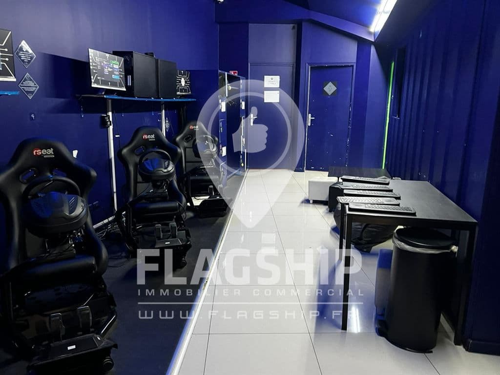 Local commercial · 216 m² · Location — photo 3