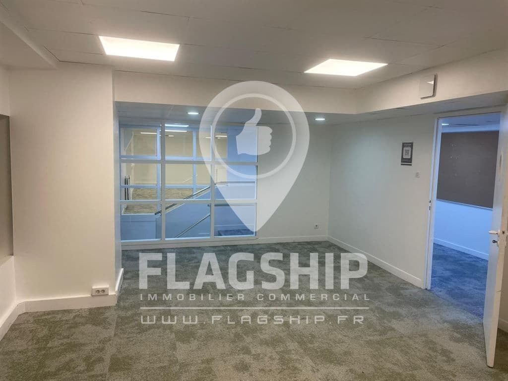 Local commercial · 472 m² · Location — photo 3