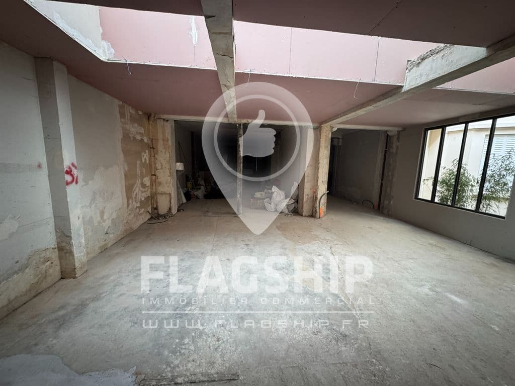 Local commercial · 300 m² · Location — photo 2