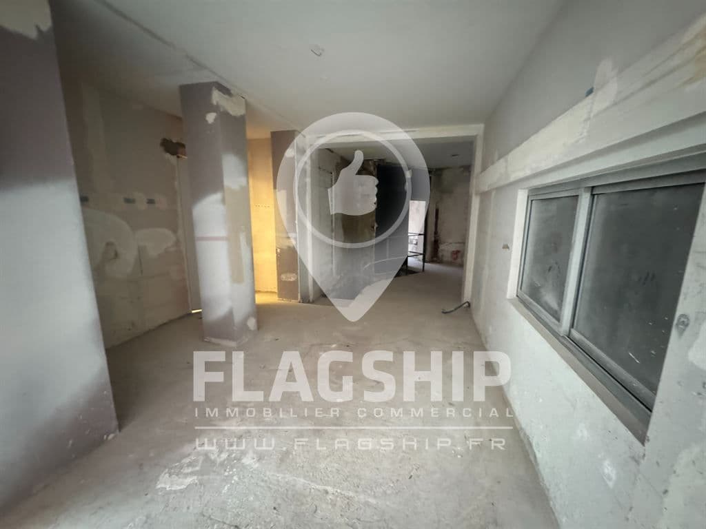 Local commercial · 300 m² · Achat des murs — photo 3