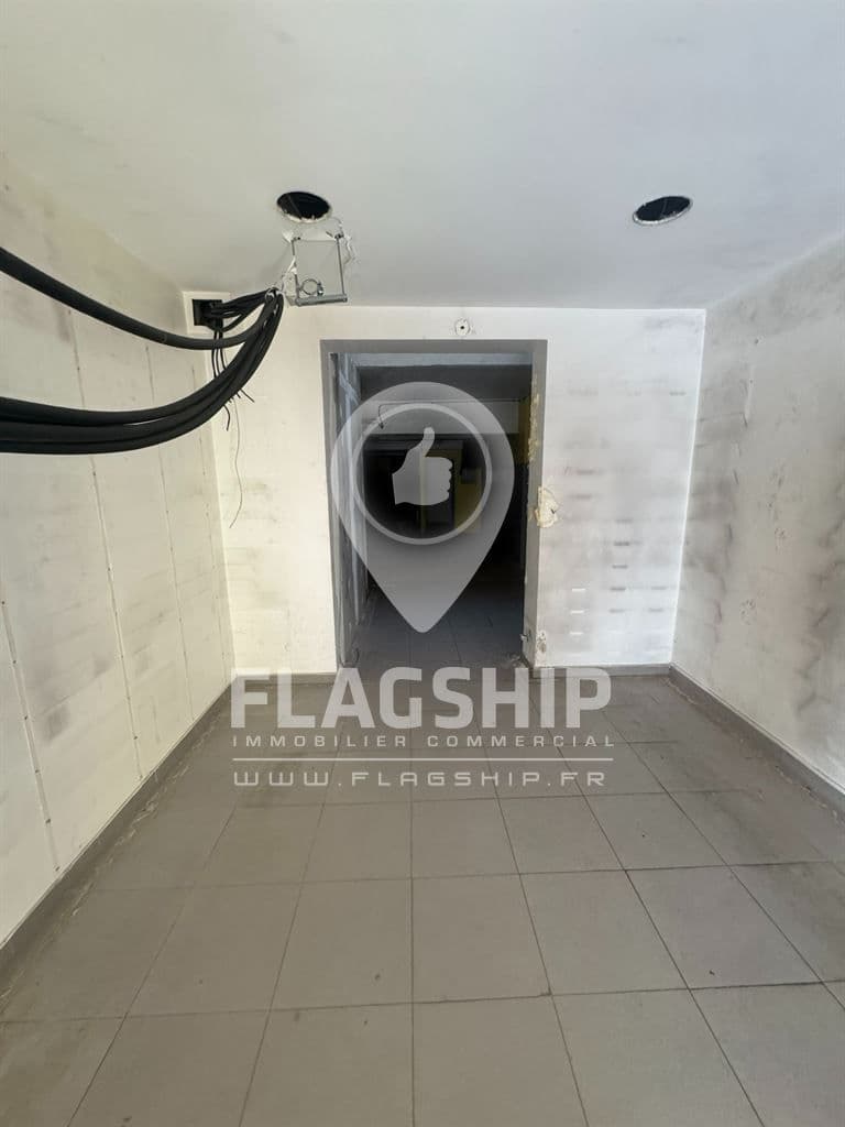Local commercial · 210 m² · Location — photo 1