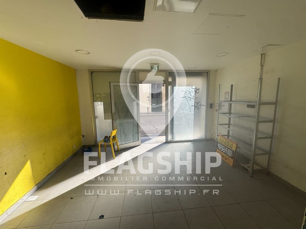 Local commercial · 210 m² · Location — photo 2