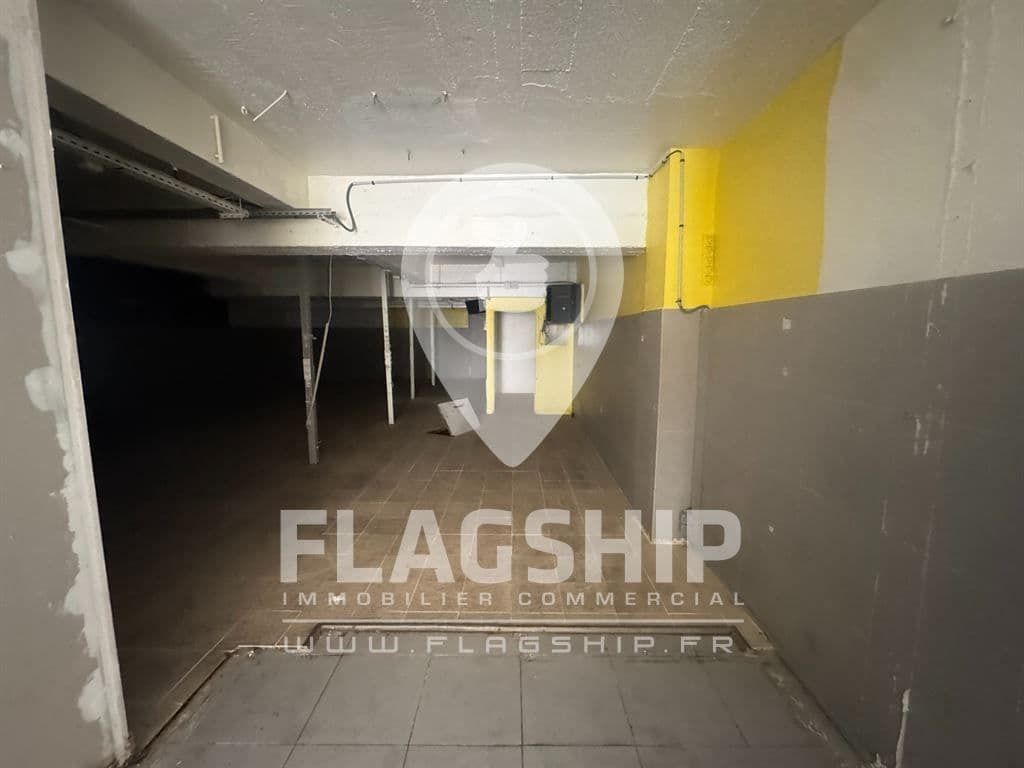Local commercial · 210 m² · Location — photo 3