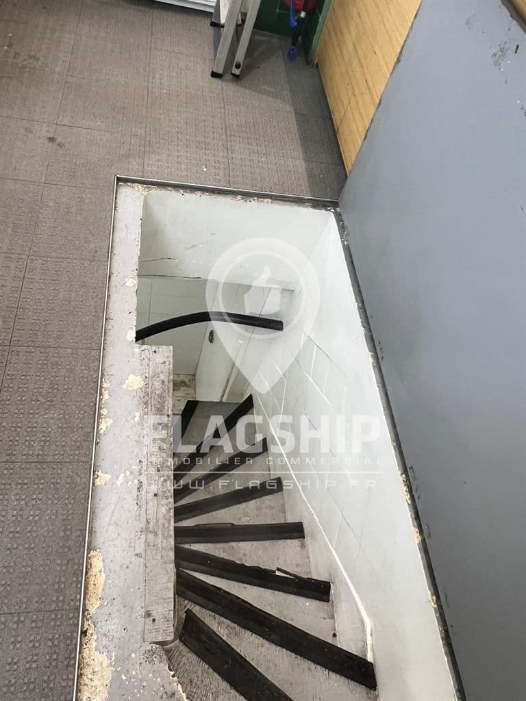 Local commercial · 38 m² · Location — photo 3
